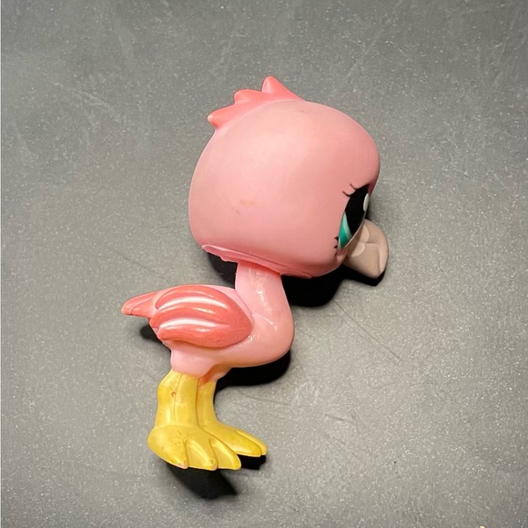Littlest pet shop # 1023 pink flamingo with yellow feet and blue eyes - Picture 5 of 8